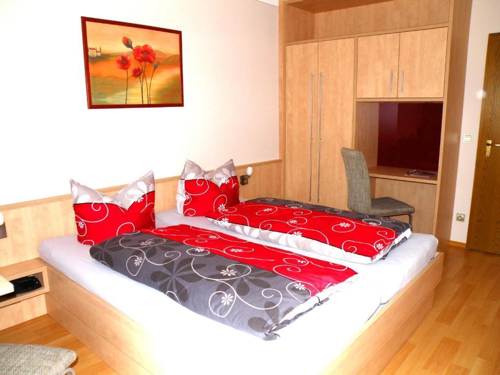 Zum Schwarzen Baeren Hotel Vohenstrauss Ruang foto