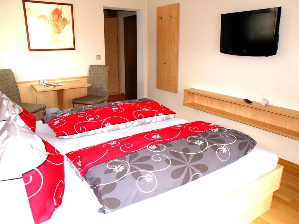 Zum Schwarzen Baeren Hotel Vohenstrauss Ruang foto