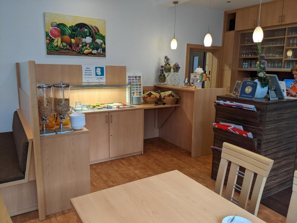 Zum Schwarzen Baeren Hotel Vohenstrauss Bagian luar foto
