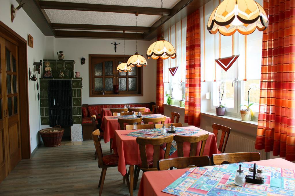 Zum Schwarzen Baeren Hotel Vohenstrauss Bagian luar foto