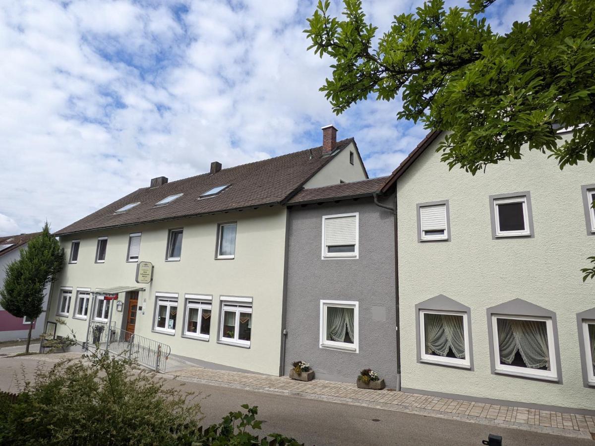 Zum Schwarzen Baeren Hotel Vohenstrauss Bagian luar foto