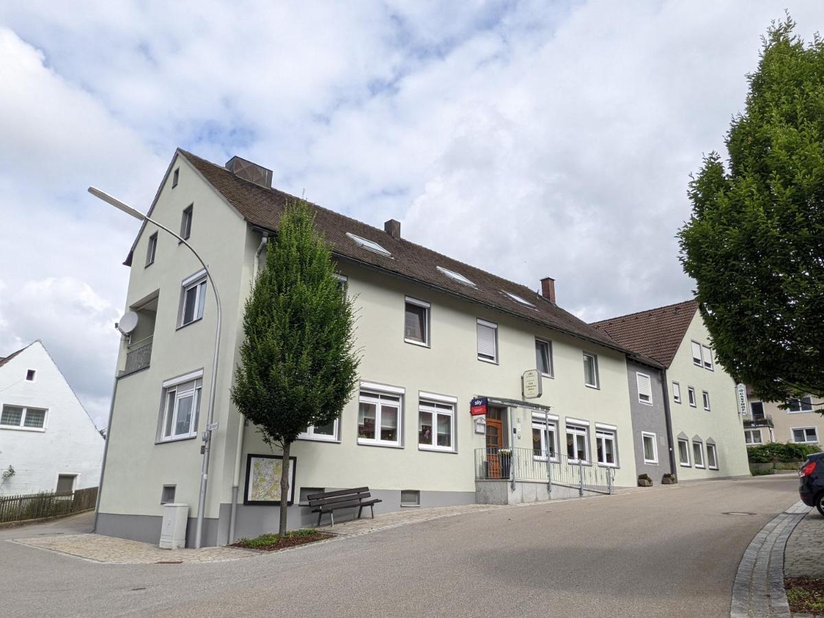 Zum Schwarzen Baeren Hotel Vohenstrauss Bagian luar foto