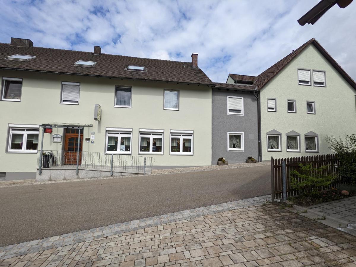Zum Schwarzen Baeren Hotel Vohenstrauss Bagian luar foto