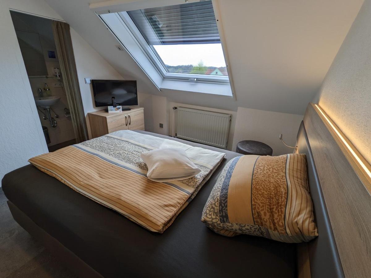 Zum Schwarzen Baeren Hotel Vohenstrauss Bagian luar foto