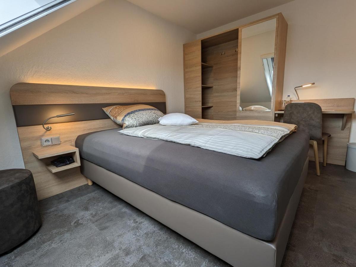 Zum Schwarzen Baeren Hotel Vohenstrauss Bagian luar foto