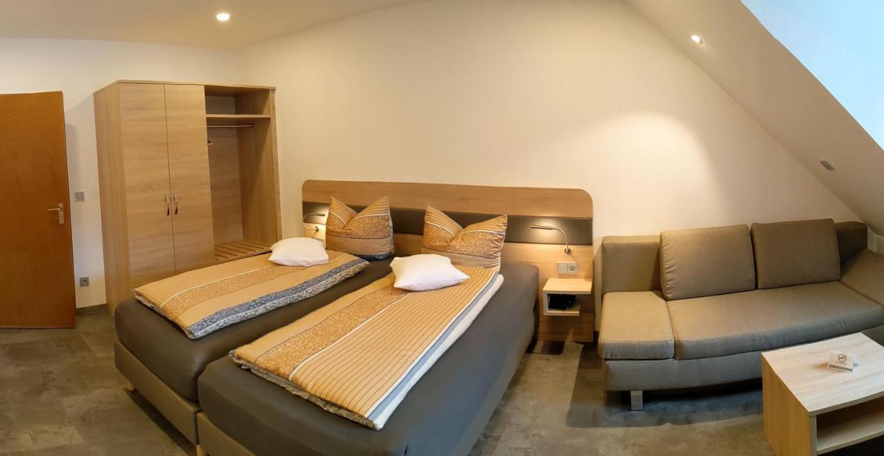 Zum Schwarzen Baeren Hotel Vohenstrauss Bagian luar foto