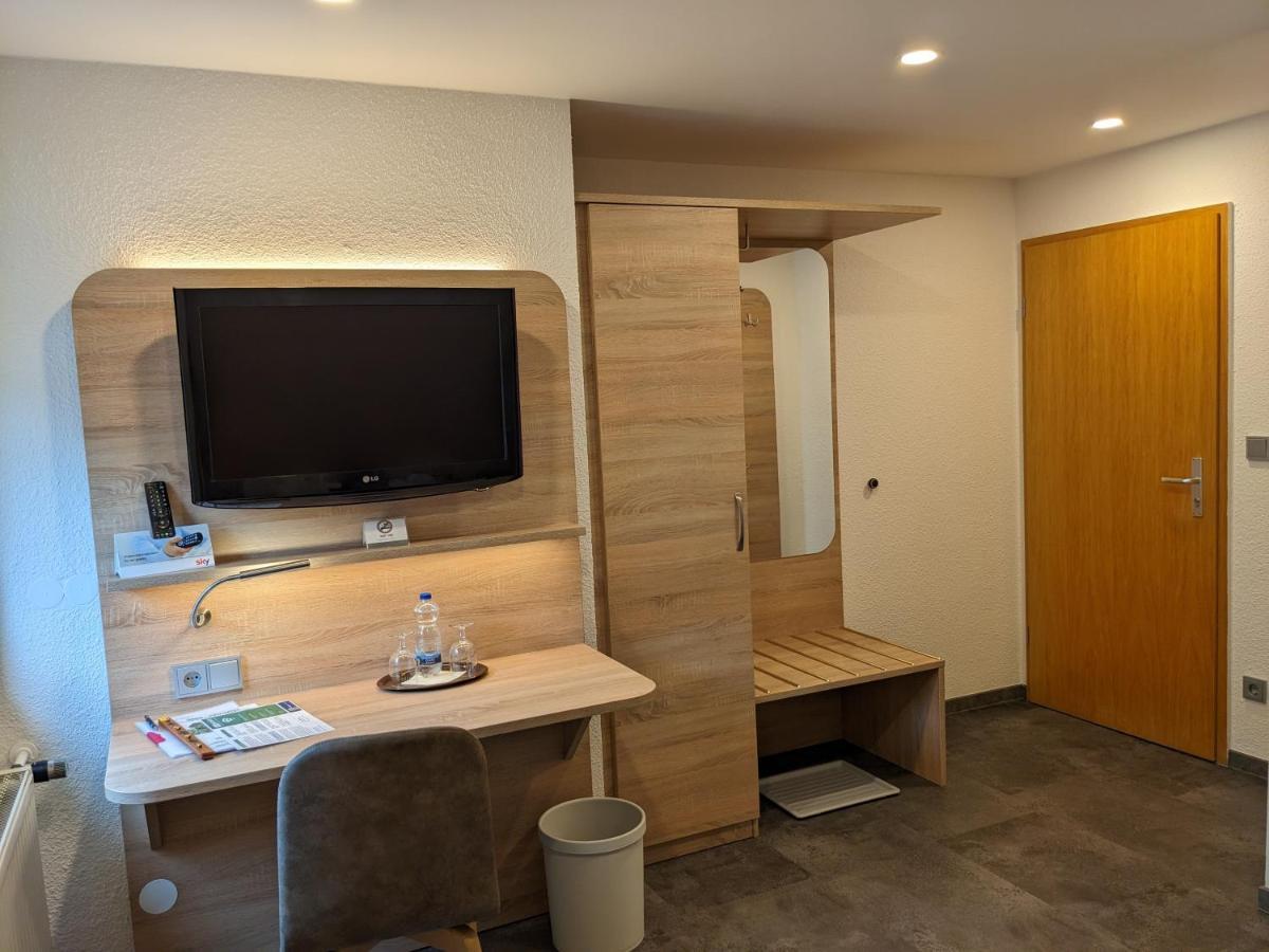 Zum Schwarzen Baeren Hotel Vohenstrauss Bagian luar foto