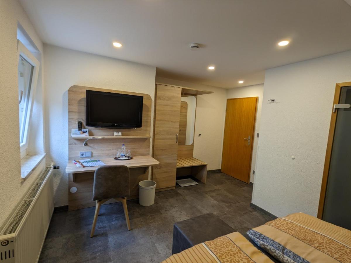 Zum Schwarzen Baeren Hotel Vohenstrauss Bagian luar foto