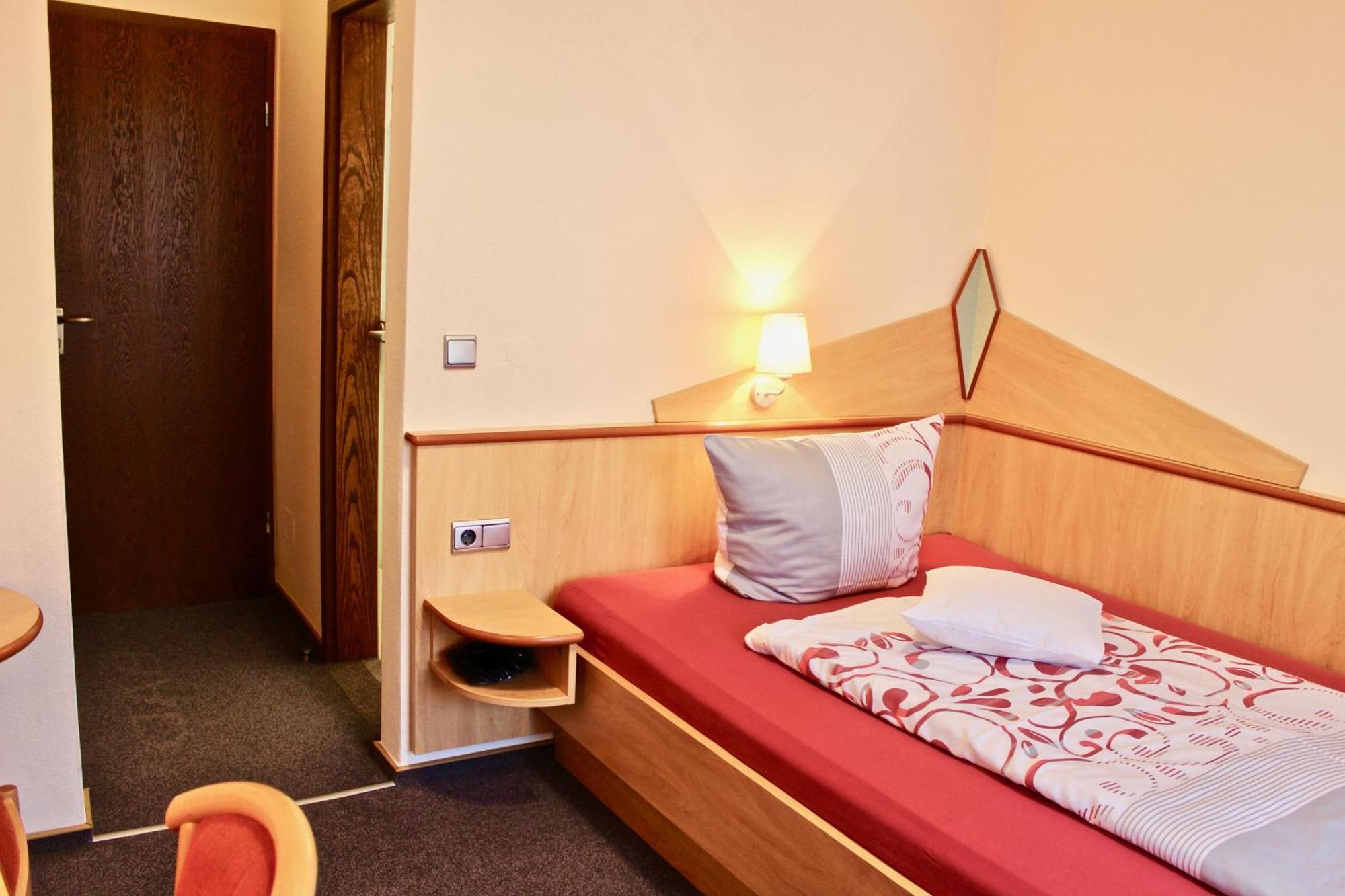 Zum Schwarzen Baeren Hotel Vohenstrauss Bagian luar foto