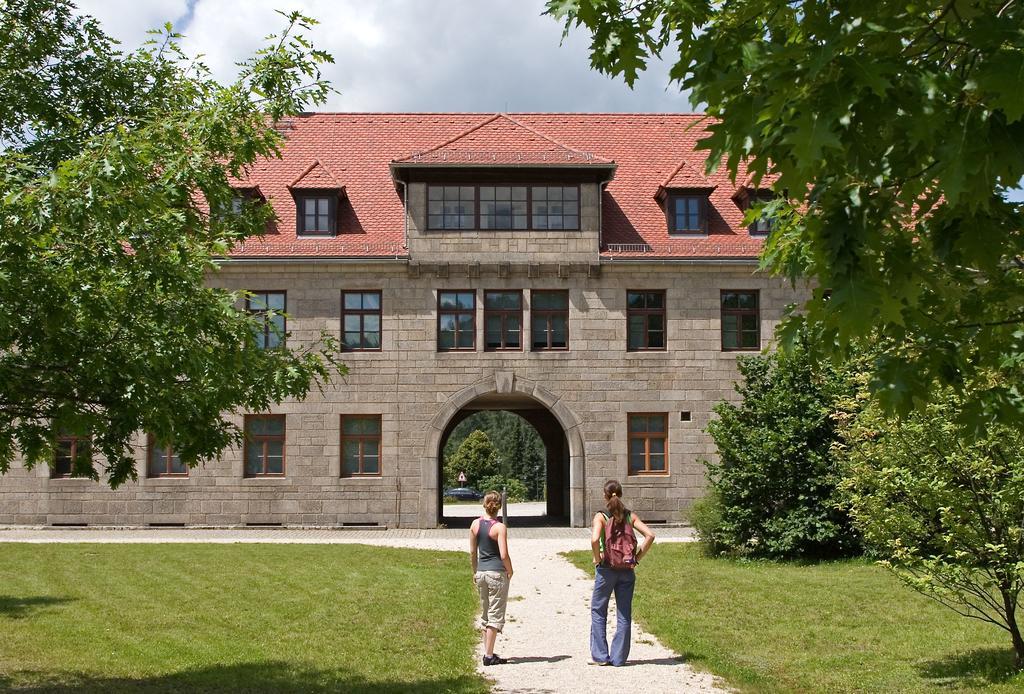 Zum Schwarzen Baeren Hotel Vohenstrauss Bagian luar foto
