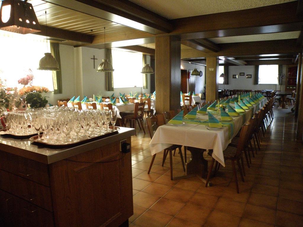 Zum Schwarzen Baeren Hotel Vohenstrauss Bagian luar foto