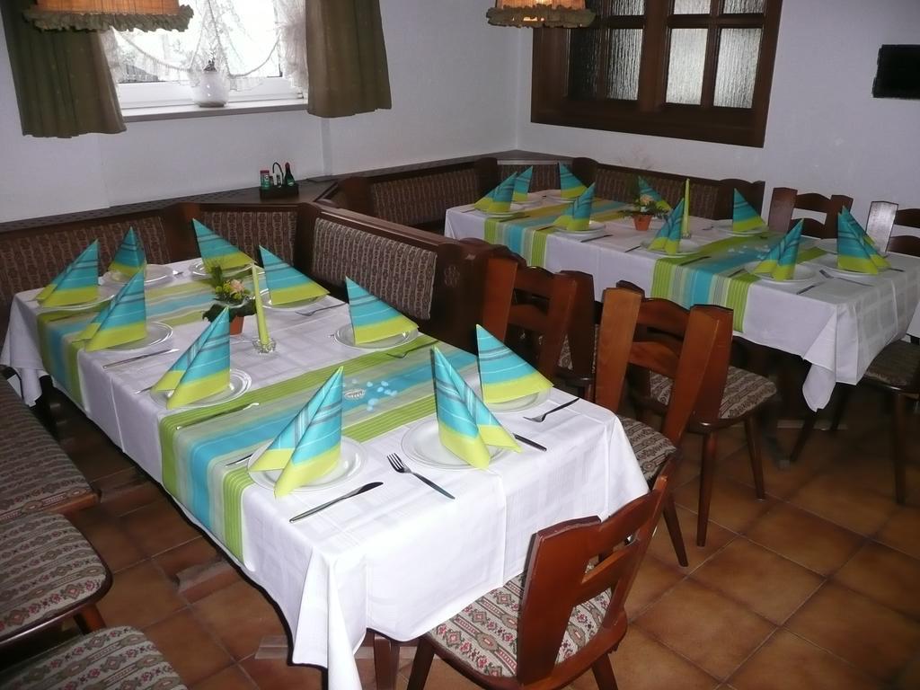 Zum Schwarzen Baeren Hotel Vohenstrauss Bagian luar foto