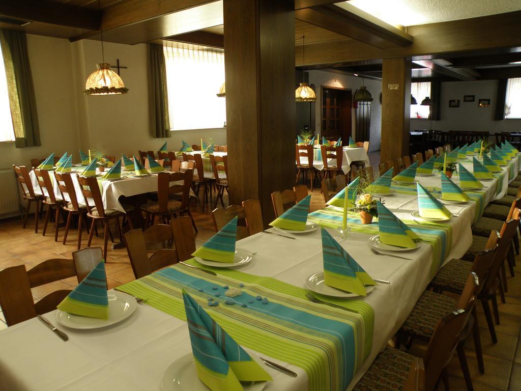 Zum Schwarzen Baeren Hotel Vohenstrauss Bagian luar foto