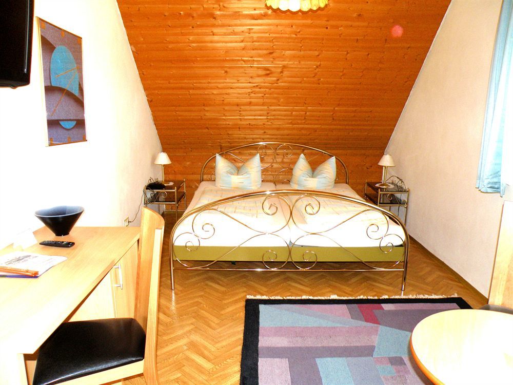 Zum Schwarzen Baeren Hotel Vohenstrauss Bagian luar foto