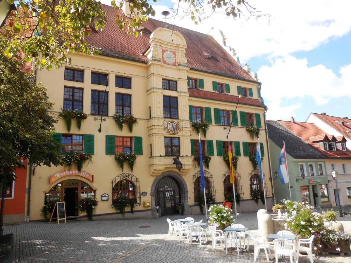 Zum Schwarzen Baeren Hotel Vohenstrauss Bagian luar foto